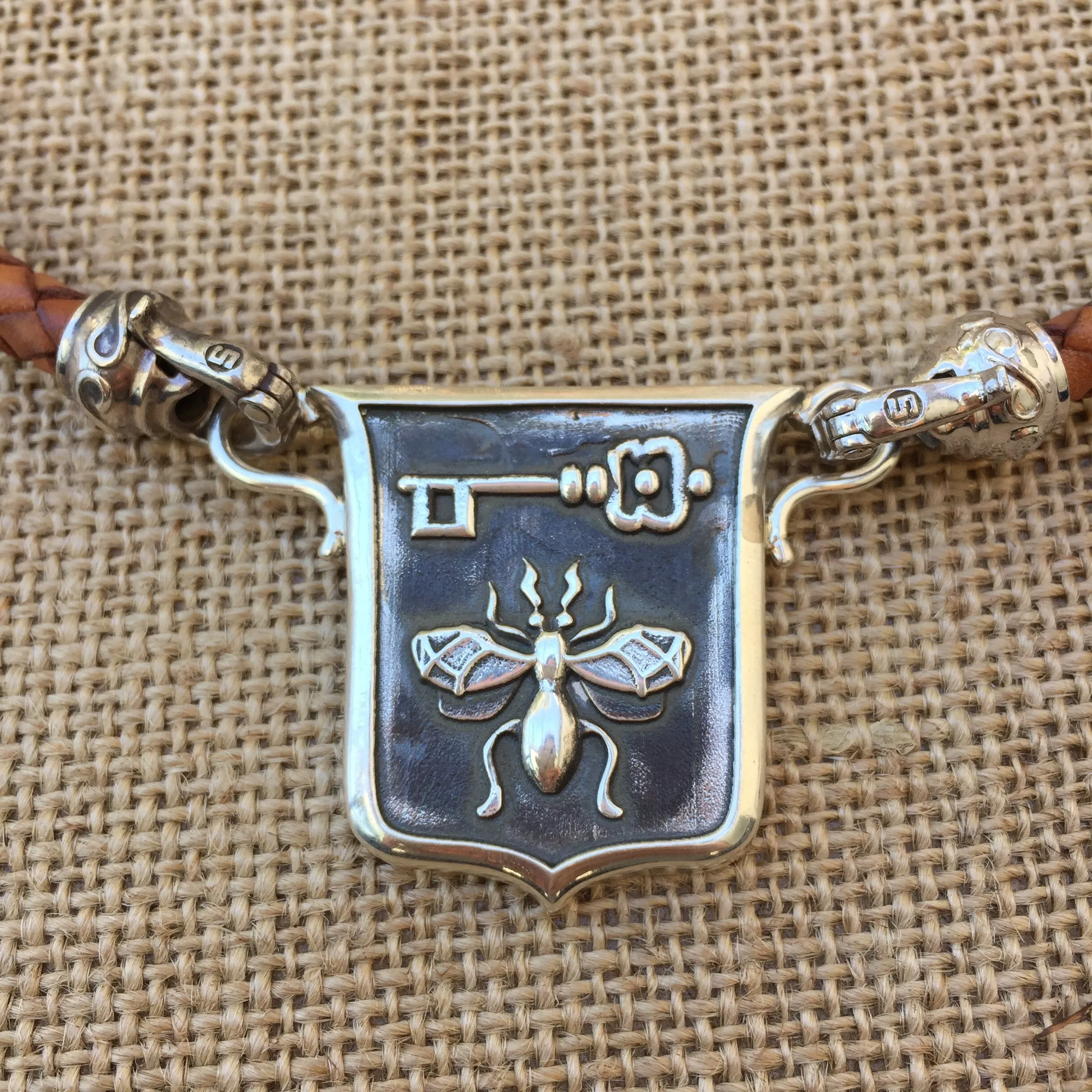 Havana Crest Pendant