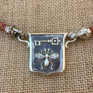 Havana Crest Pendant